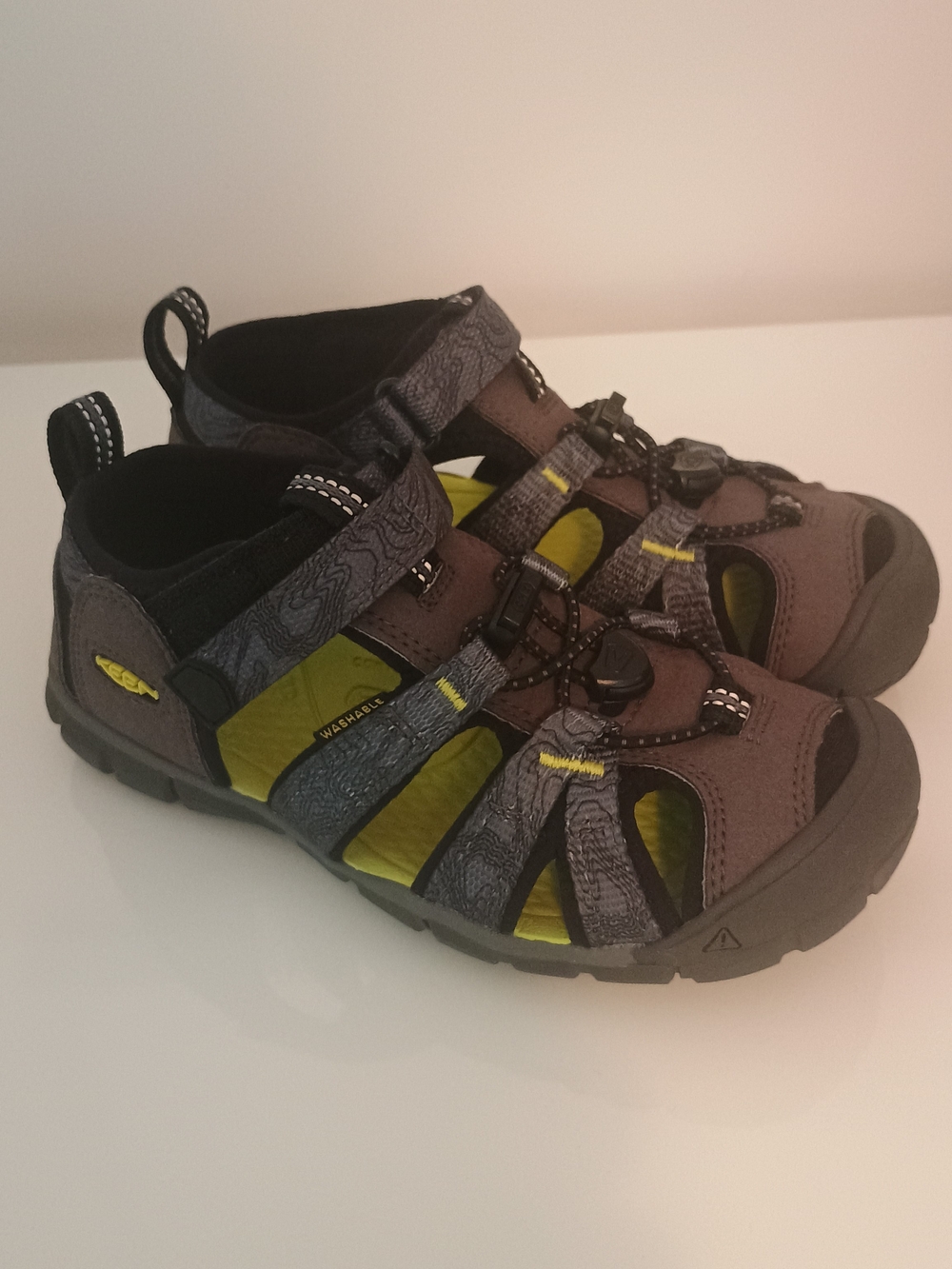 Keen Kids Seacamp II CNX, Gray Yellow, Closed-Toe Sandals, Size 1, NEW No Box